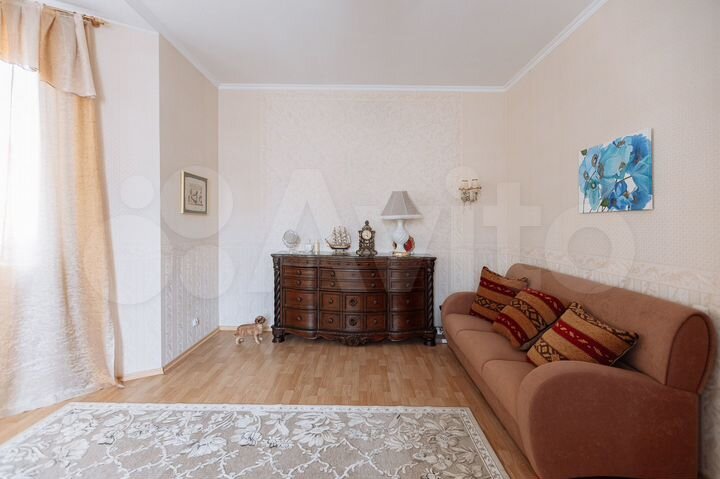 Дом 566 м² на участке 6 сот.