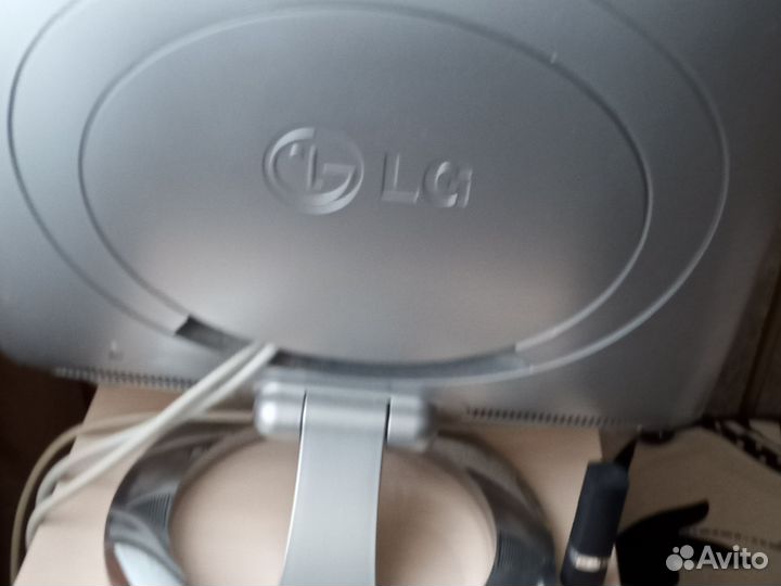 Монитор LG flatron L1720B