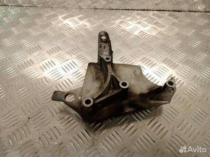 Кронштейн двигателя Renault Clio 3 (2005 - 2009)