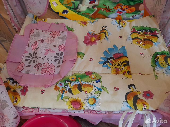 Кукольная кроватка с балдахинами