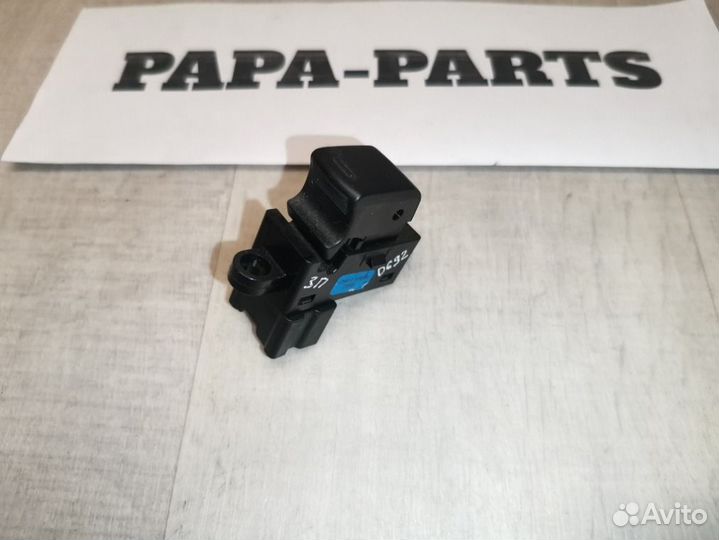 Кнопка стеклоподъемника Nissan Note E11 1.6 HR16DE