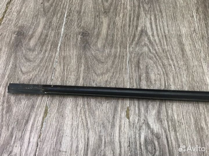 Молдинг стекла двери задний левый Opel Astra J
