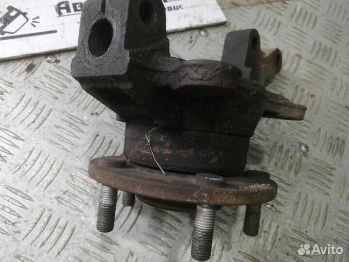 Кулак передний левый Mitsubishi Lancer X