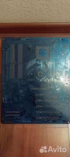 Материнская плата с процессором и памятью