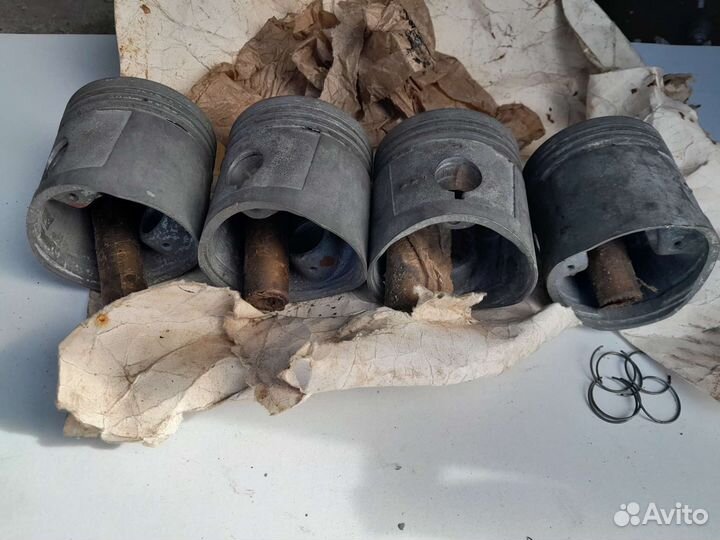 Поршня новые СССР на Москвич 412