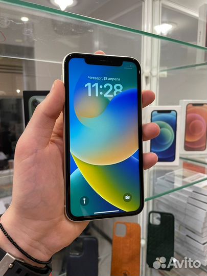 iPhone 11, 64 ГБ
