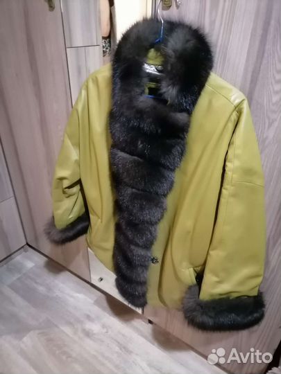 Продам куртку женскую