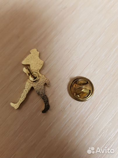 Значок джентльмен в шляпе СССР