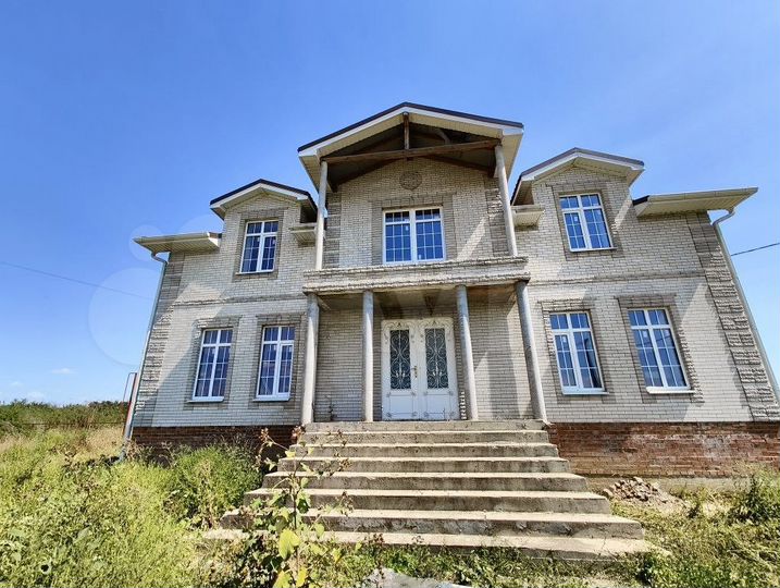 Дом 415 м² на участке 3 га