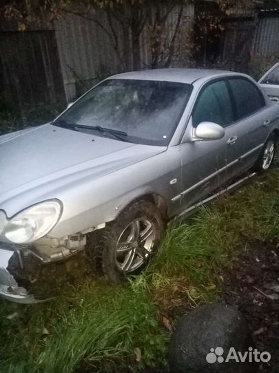 Hyundai Sonata 2.0 МТ, 2004, битый, 250 000 км