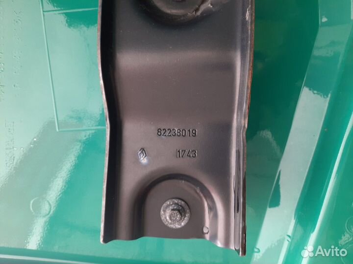 Спойлер кабины верхний левый Renault T