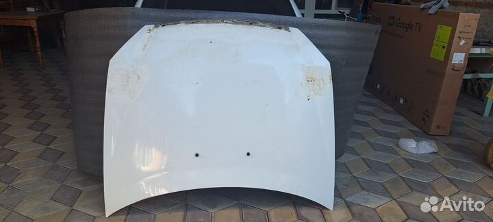 Капот (бу)и 2 крыла priora 2010 год