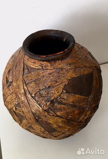 Глиняная ваза корчага в оплетке