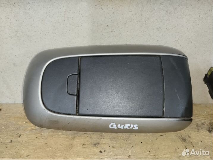 Бардачок toyota auris