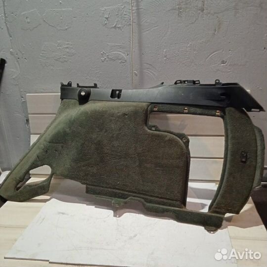 Обшивка багажника правая Porsche Cayenne 4 2004