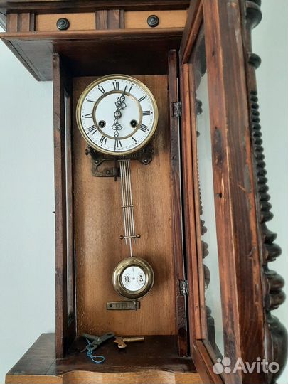 Антикварные часы с боем