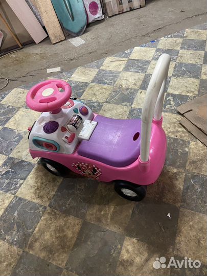 Машинка-каталка для девочки