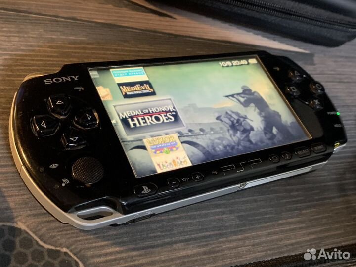 Sony PSP 3008 Piano Black 64gb 7500 игр (комплект)