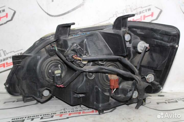Фара toyota noah AZR60G AZR65G 28180 R D1394