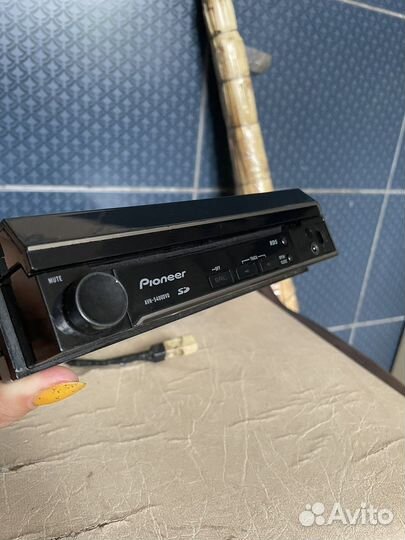 Магнитола Pioneer с выдвижным сенсорным экраном