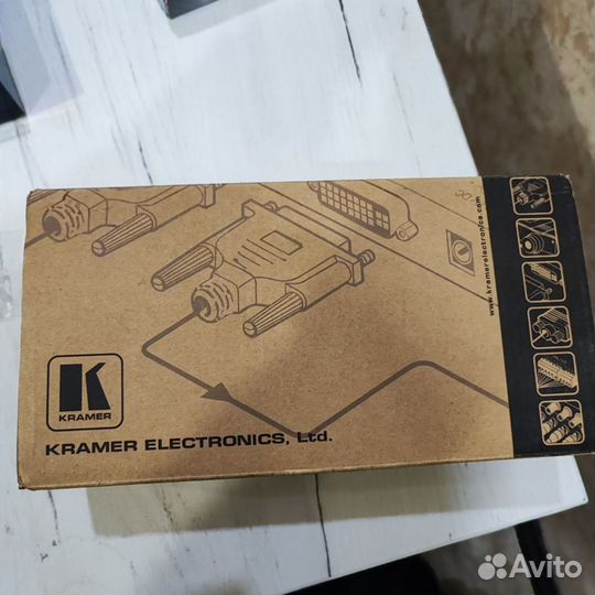 Kramer electronics, Ltd (усилитель-распределитель)