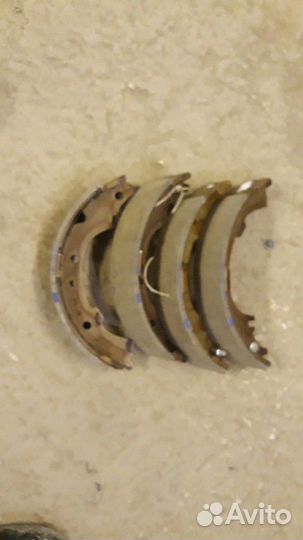 Тормозные колодки задние,новые,на Тойота Спасио 1
