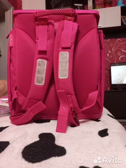 Школьный рюкзак один с бабочками абсолютно новый