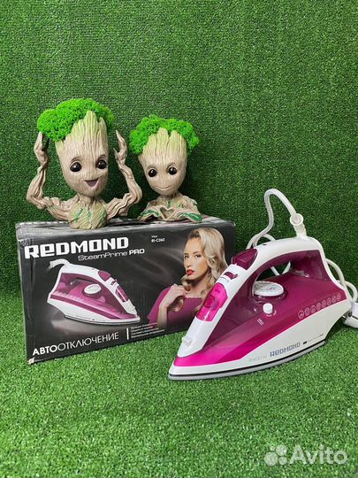 Утюг Redmond RI-C262