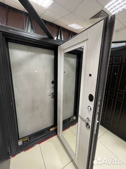 Дверь входная металлическая