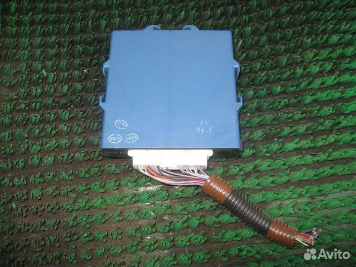 Блок электронный Toyota Corolla Verso R1 2004