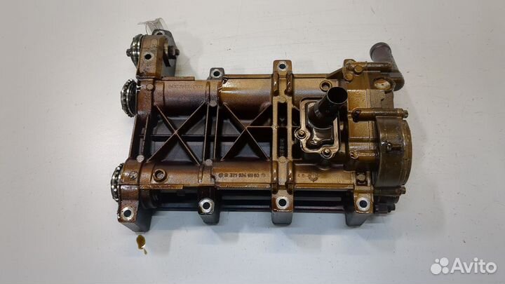 Насос масляный Mercedes C W203