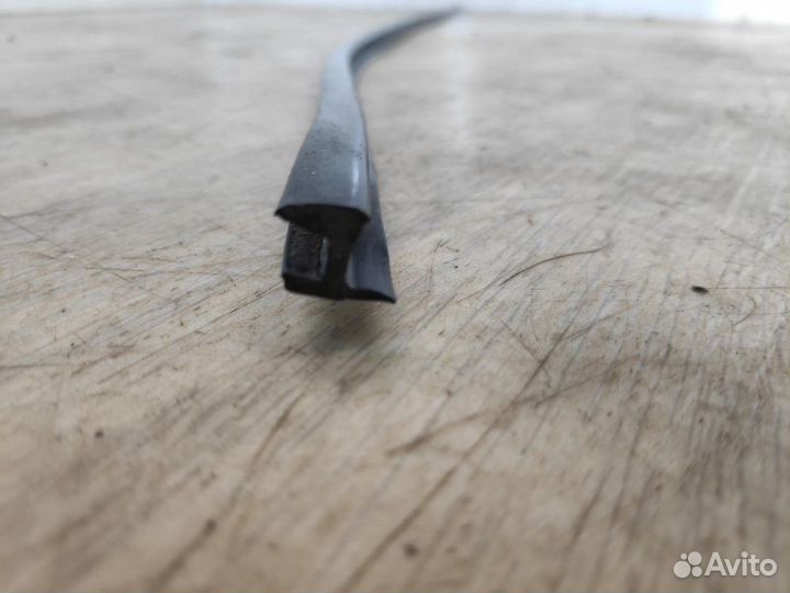 Молдинг лобового стекла Mitsubishi Pajero Sport 2