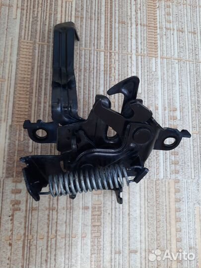 Замок капота Toyota Corolla Е-150