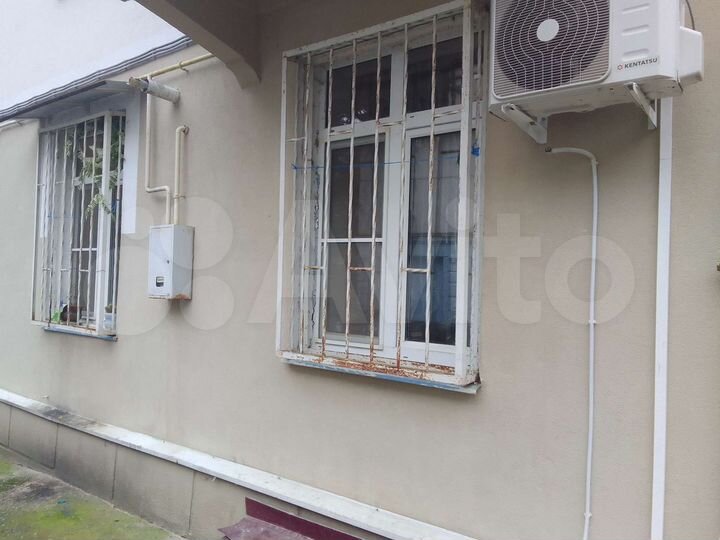 Доля в 2-к. квартире, 48 м², 1/3 эт.