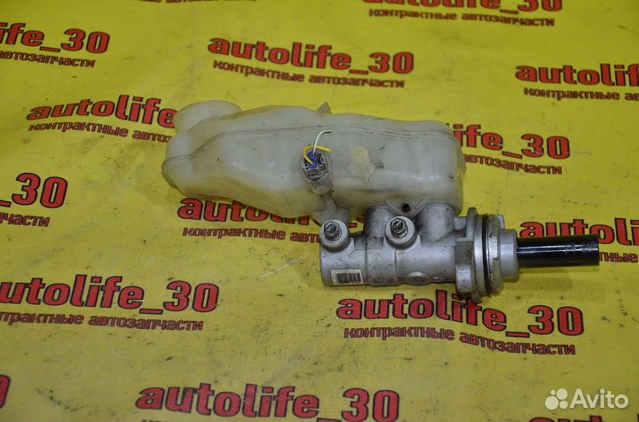 Главный тормозной цилиндр Toyota Auris E150