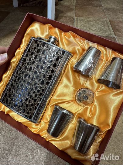 Фляжка со стопками новый набор