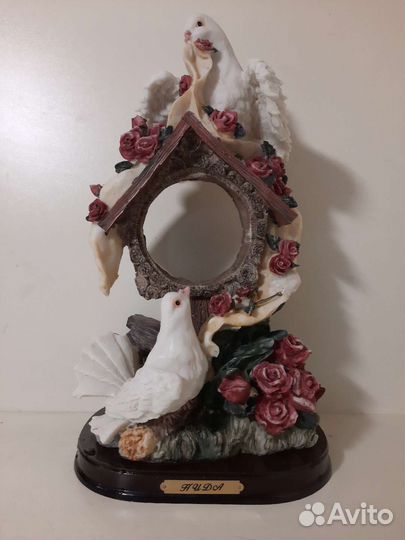 Статуэтки белых голубей