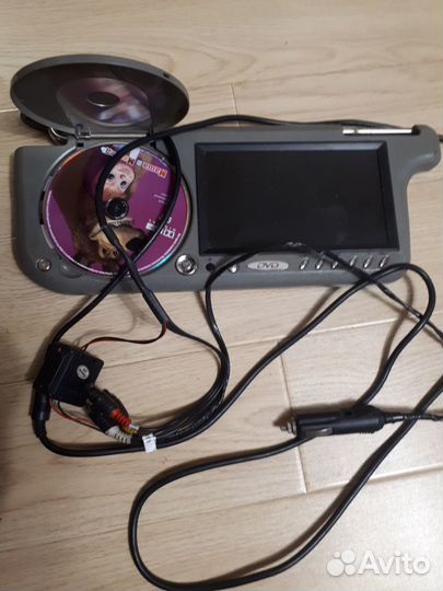 DVD проигрыватель - солнцезащитный козырек