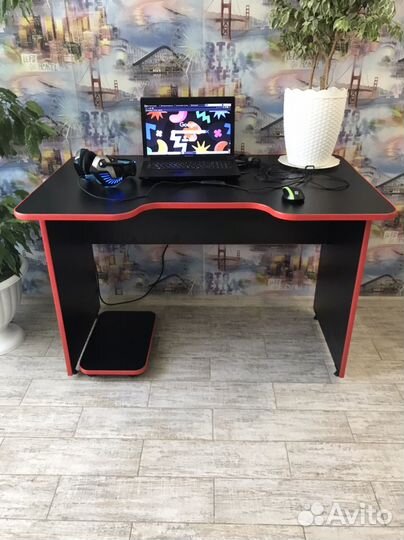 Компьютерный стол новый