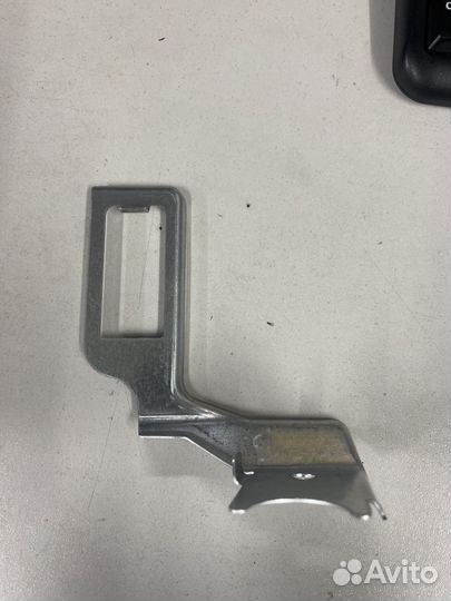 Кронштейн подсветки ног водителя 6JB858023A