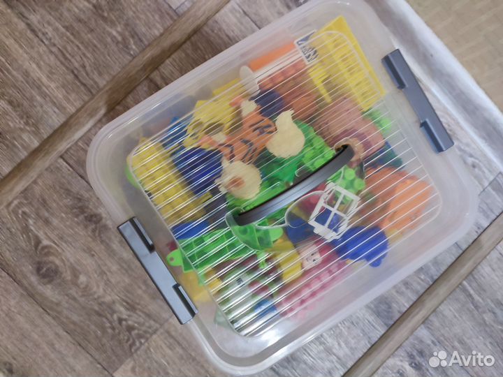 Конструктор в пластиковом боксе