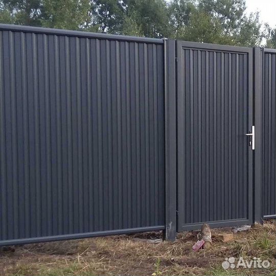 Забор из профнастила в рамке в Лихославле