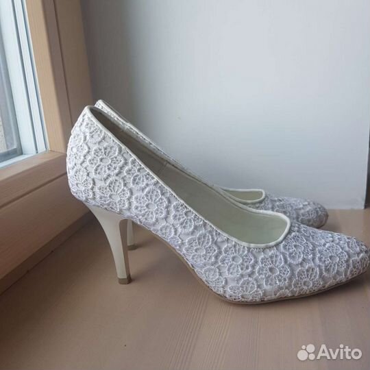 Туфли белые 38 размер