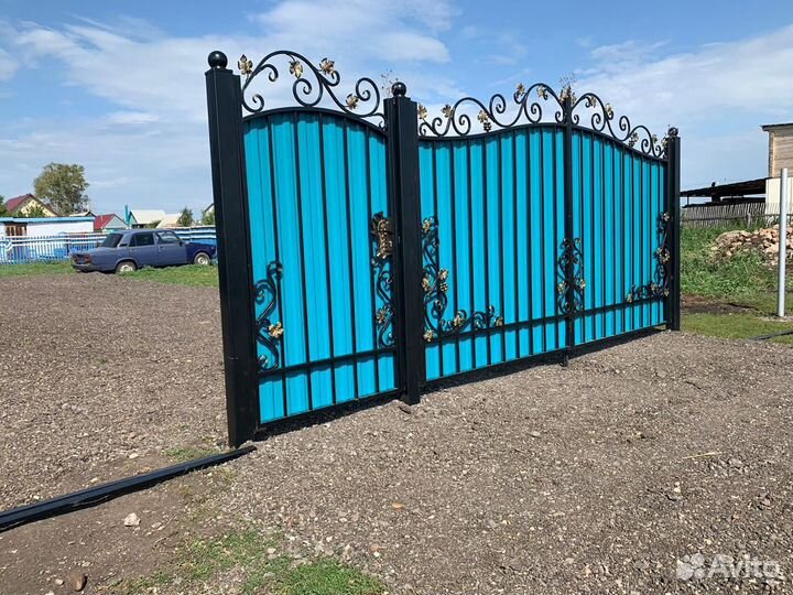 Кованые распашные ворота