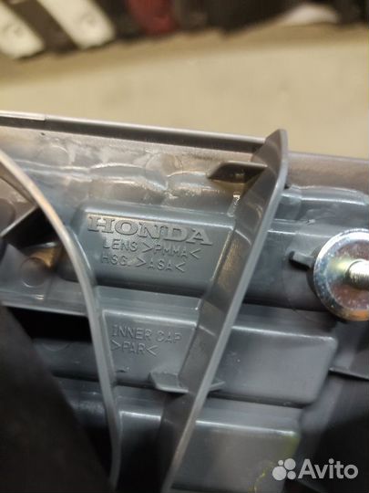 Фонарь левый в крышку багажника Honda Accord 8