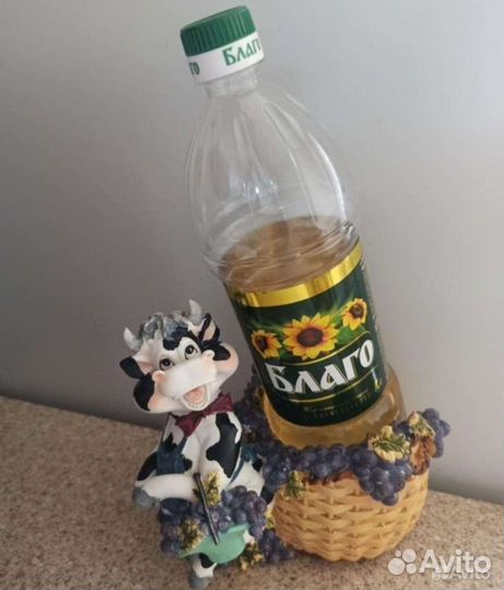 Подставка под бутылку Корова с корзиной