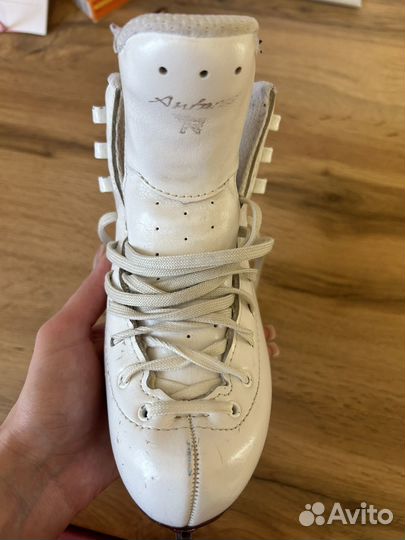 Фигурные коньки risport