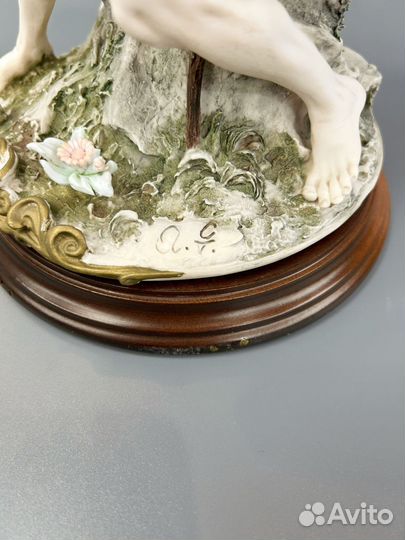 Статуэтка фарфор