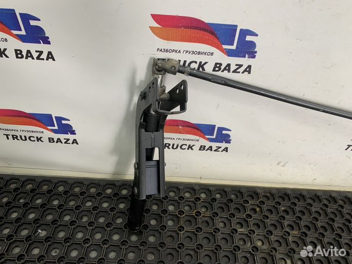 2580038 Кронштейн верхнего спойлера