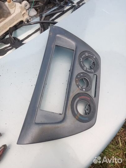 Накладка в торпедо Mitsubishi Lancer 9